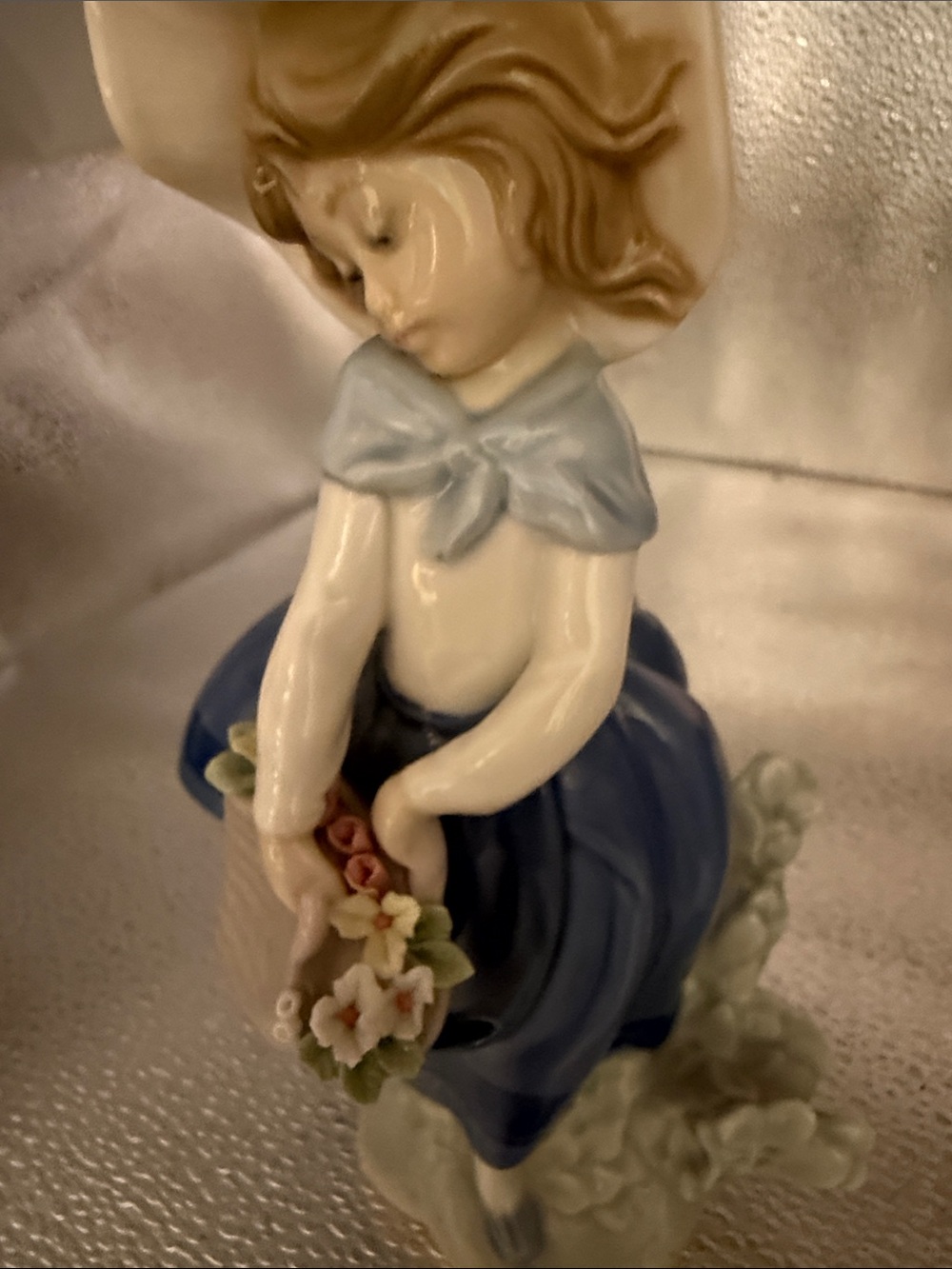 Lladro  Amazing Pretty Pickings Figurine - Picture 5 of 16